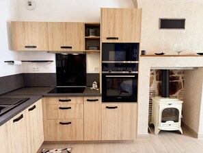 Fridge, microwave, oven, dishwasher - Authentic gîte with garden - 4 guests (Thésée)