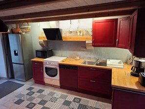 Private kitchen - Kazh bihan renovated farmhouse near the sea. (Guissény)