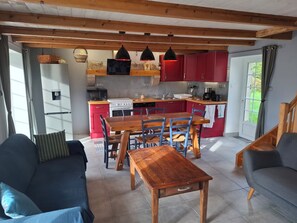 Smart TV - Kazh bihan, gîte, vacation rental with sea view. (Guissény)