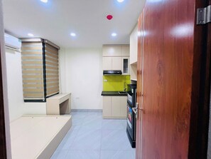 Basic Studio, Balcony, City View | Interior