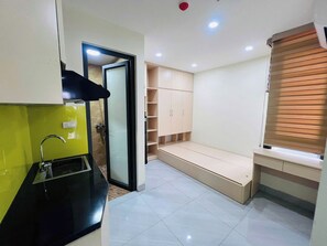 Basic Studio, Balcony, City View | Interior