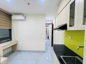 Basic-Studio, Balkon, Stadtblick | Eigene Küche