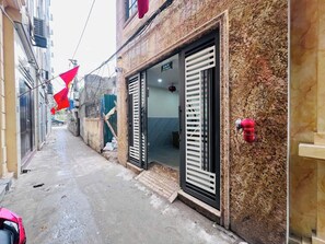 Basic-Studio, Balkon, Stadtblick | Außendetails