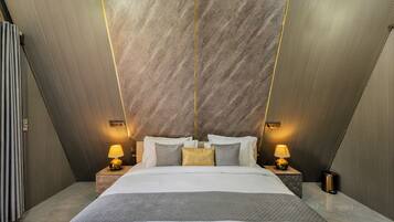 Classic Bungalow, Balcony, Pool View