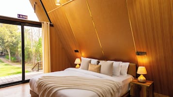 Classic Bungalow, Balcony, Pool View