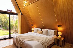 Classic Bungalow, Balcony, Pool View