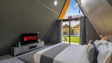 Classic Bungalow, Balcony, Pool View