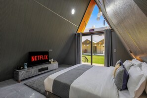 Classic Bungalow, Balcony, Pool View