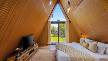 Classic Bungalow, Balcony, Pool View | In-room safe, iron/ironing board, free WiFi