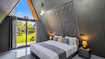Classic Bungalow, Balcony, Pool View