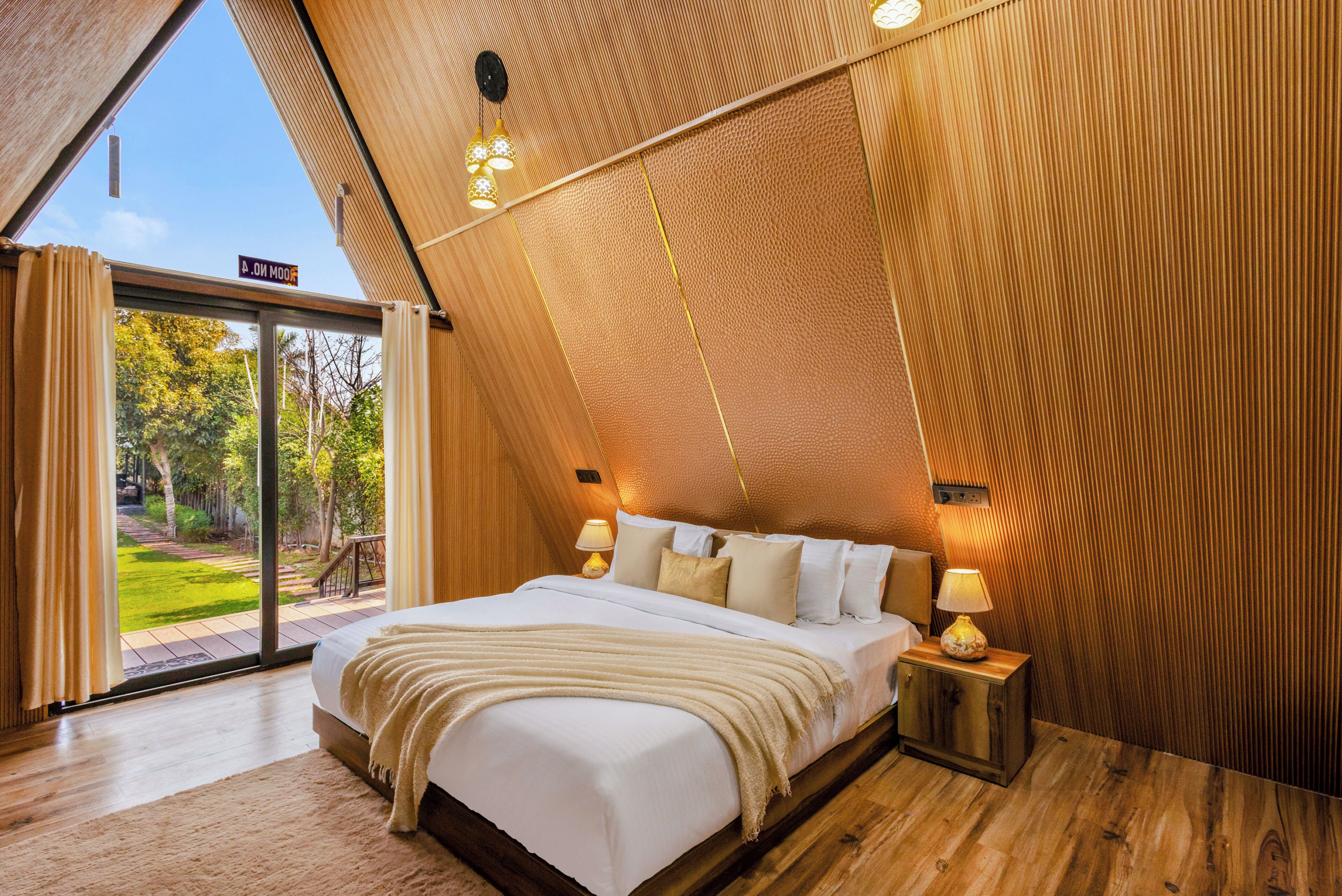 Classic Bungalow, Balcony, Pool View