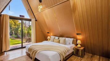 Classic Bungalow, Balcony, Pool View