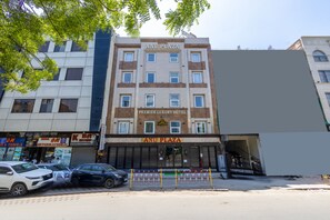 Exterior - Anu Plaza - A Luxury Stay  (New Delhi)