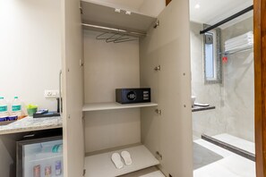 Bathroom - Anu Plaza - A Luxury Stay  (New Delhi)