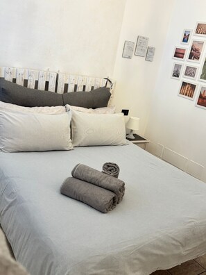 Room - Spacious Italian garden villa near Milan & Rho (Vigano)