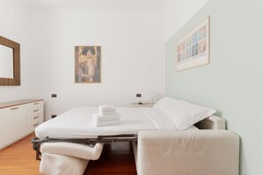 Spa - Cozy studio flat of approximately 40m2, ideal for 2 people, located on the 2nd floor of a building with lift.The accommodation is located in Città Studi, a lively residential neighborhood famous for being the university heart of the city.Healthcare exce (Milan)