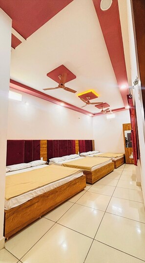 Room - Hotel Seascape Puri Near Beach  (Puri)