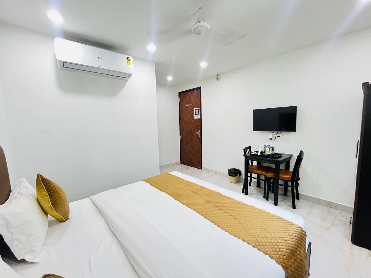 Deluxe Double Room, Balcony, City View | In-room safe, free WiFi