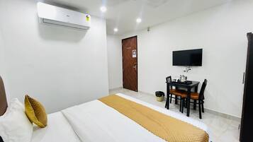 In-room safe, free WiFi