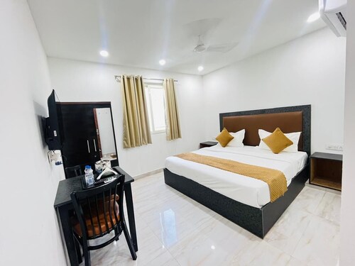 Roomshala Casa Royal - GK 1