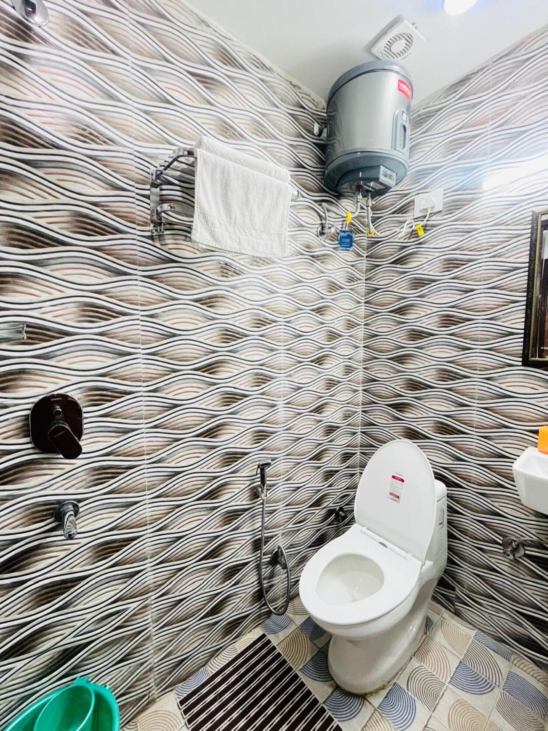 Deluxe Double Room, Balcony, City View | Bathroom