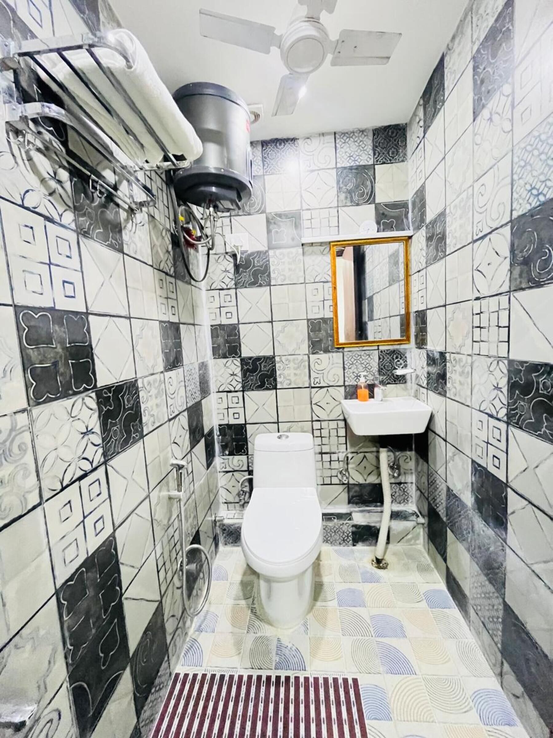 Deluxe Double Room, Balcony, City View | Bathroom