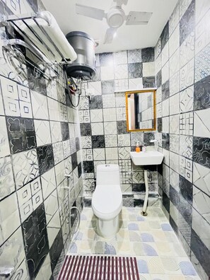 Quarto casal luxo, sacada, vista para a cidade | Banheiro