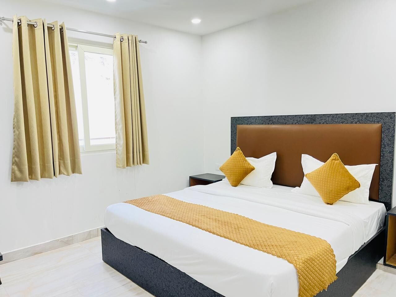 Deluxe Double Room, Balcony, City View