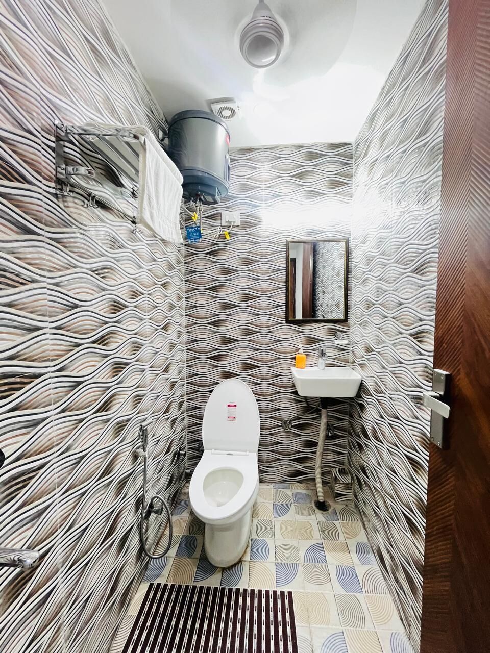 Deluxe Double Room, Balcony, City View | Bathroom