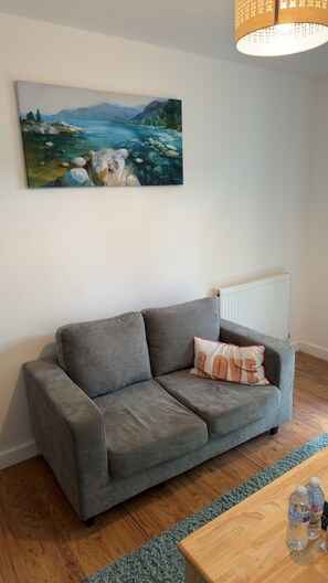 Smart TV - Two bedrooms house with a work space (Basildon)
