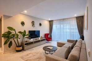 Living area - Cozy 1-bedroom apartment in beautiful Kuala Lumpur with AC and gym access (Kuala Lumpur)