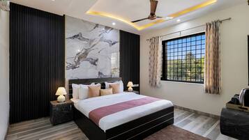 Deluxe Villa | In-room safe, iron/ironing board, free WiFi