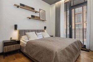 2 Schlafzimmer, Schreibtisch, Bügeleisen/Bügelbrett, Reisekinderbett