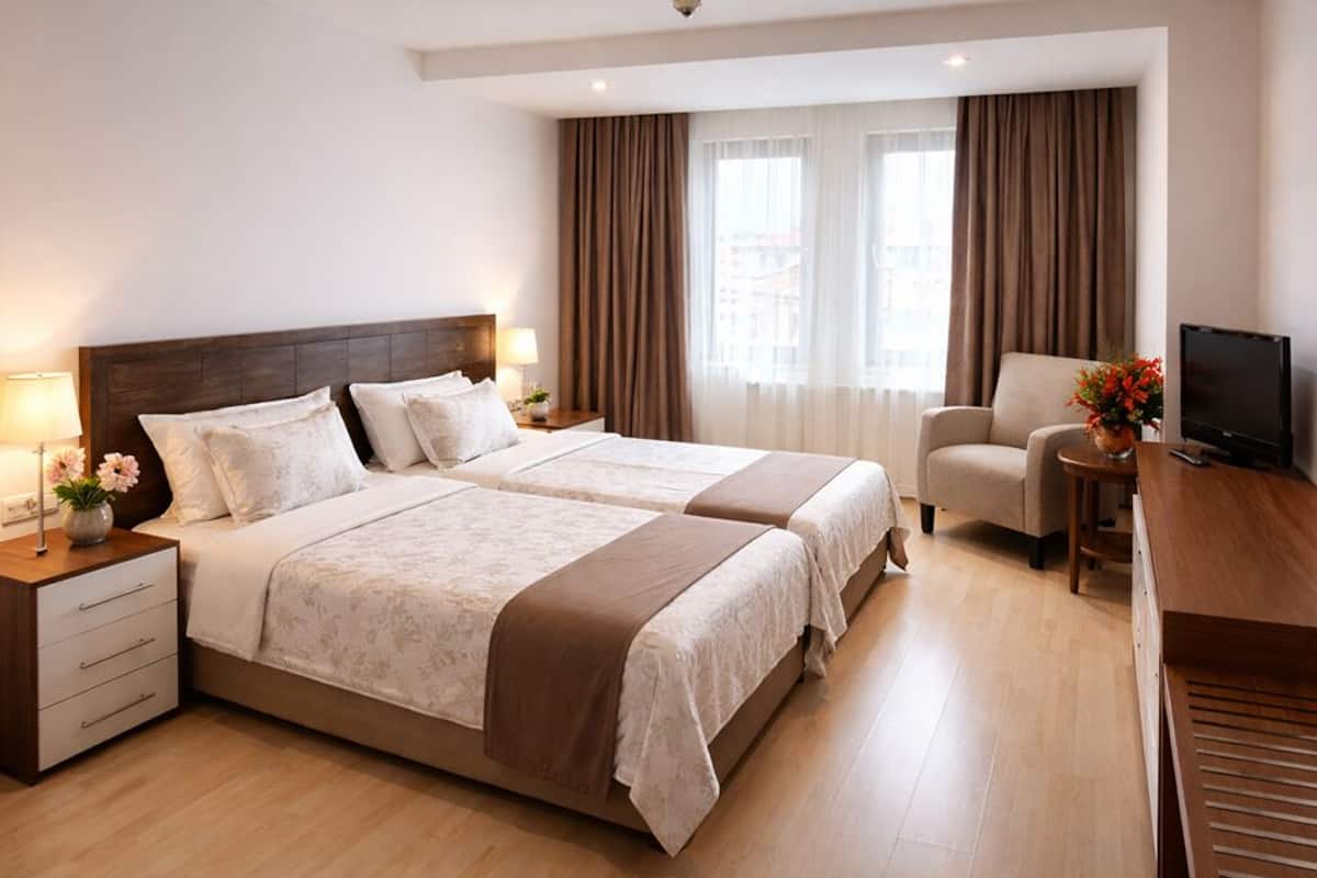 Basic Twin Room, Balcony, Mountain View