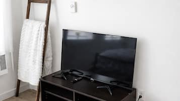 1 slaapkamer, een strijkplank/strijkijzer, wifi, beddengoed
