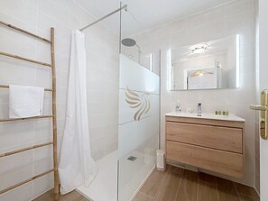 Hair dryer, towels - L'Oasis Florentine - T2 - AC - Garden - WIFI (Fréjus)