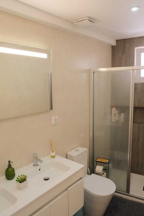 Free toiletries, soap, shampoo, toilet paper - Flamingo s Bay (Seixal)