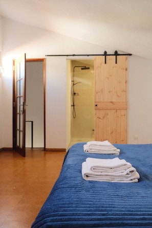 Soundproofing, iron/ironing board, free WiFi