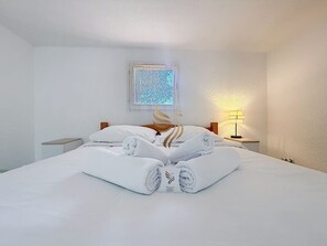 Iron/ironing board, WiFi, bed sheets - Cocon des Gémeaux: AC, garage,swimmingpool,tennis (Fréjus)