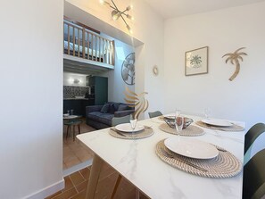 Dining - Cocon des Gémeaux: AC, garage,swimmingpool,tennis (Fréjus)