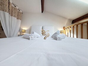 Iron/ironing board, WiFi, bed sheets - Cocon des Gémeaux: AC, garage,swimmingpool,tennis (Fréjus)