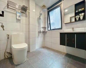 Classic-Studio, Terrasse, Stadtblick | Badezimmer