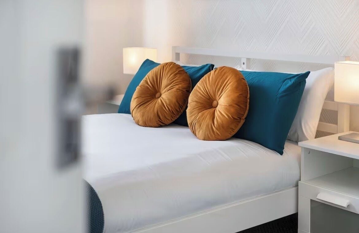 2 slaapkamers, een strijkplank/strijkijzer, gratis wifi, beddengoed