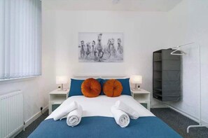 2 dormitorios, tabla de planchar con plancha, wifi gratis y ropa de cama