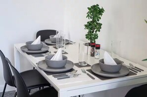 Dining - Cozy apartment in the heart of Wishaw, 30 mins drive to Glasgow (Wishaw)