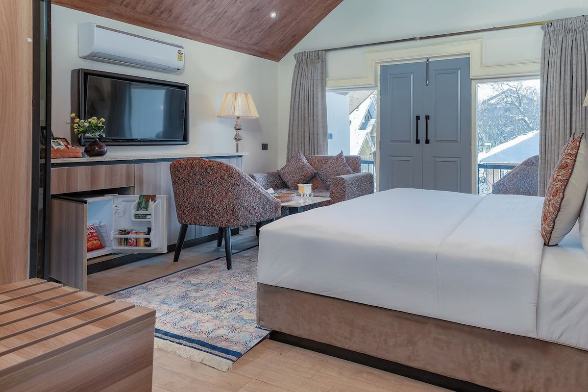 Deluxe Mountain View Room with Balcony | 埃及棉床單、高級寢具、羽絨被、Select Comfort 床墊