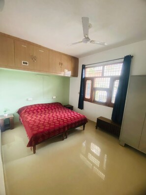 Family Deluxe Ac room - Negi Lodge Chandigarh (Chandigarh)