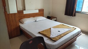 Deluxe Room - Chandrabhaga Bhakt Nivas (Jejuri)