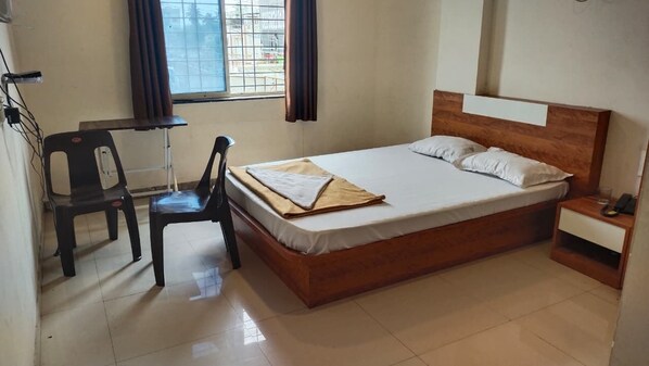 Room - Chandrabhaga Bhakt Nivas (Jejuri)