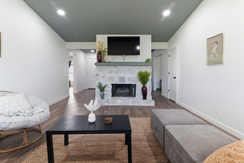 The Fern Retreat - 3 Bedroom Duplex South Tulsa